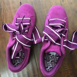 Purple suede Puma sneakers with ribbon laces